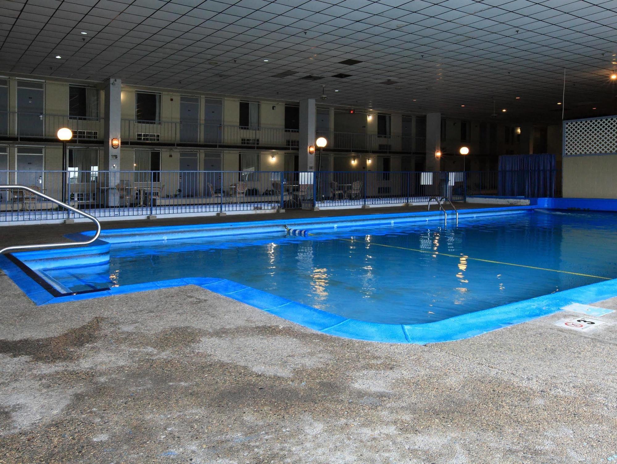 Americas Best Value Inn 牛顿 外观 照片
